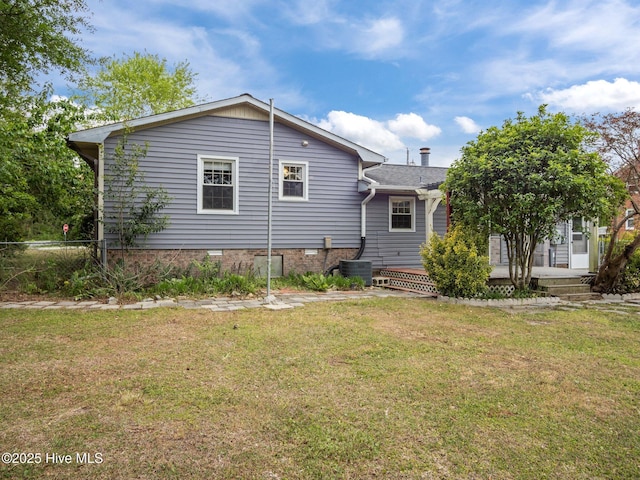40 Eagle Rock Ln, Hubert, NC 28539 - back of property with a yard, crawl space, and fence