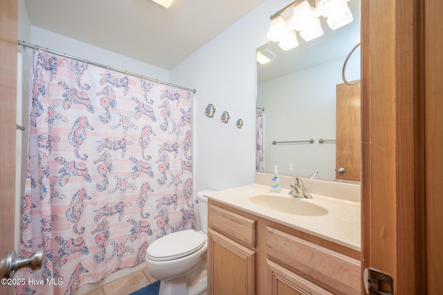 full bathroom featuring vanity, a shower with curtain, and toilet