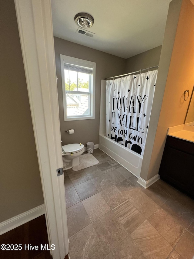 bathroom featuring toilet, baseboards, visible vents, and shower / bath combo
