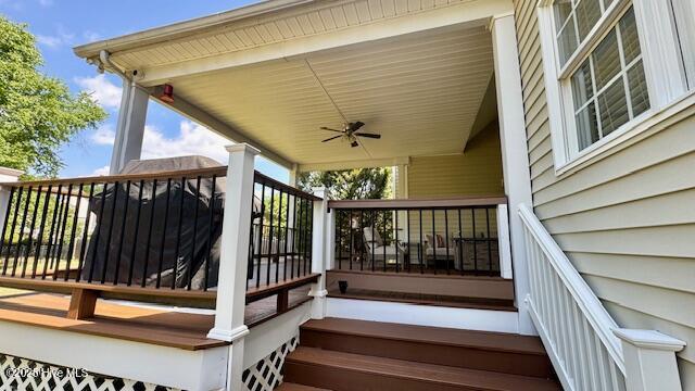 deck with ceiling fan