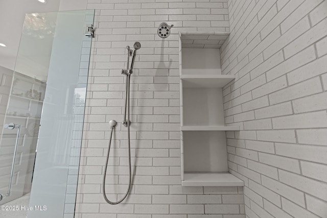 628 E Harborside Rd, Oriental, NC 28571 - bathroom with tiled shower