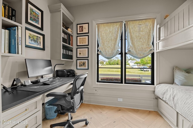 628 E Harborside Rd, Oriental, NC 28571 - office area featuring built in study area
