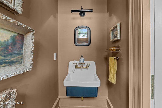 628 E Harborside Rd, Oriental, NC 28571 - bathroom featuring a sink and baseboards