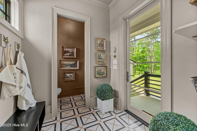 628 E Harborside Rd, Oriental, NC 28571 - entryway with crown molding