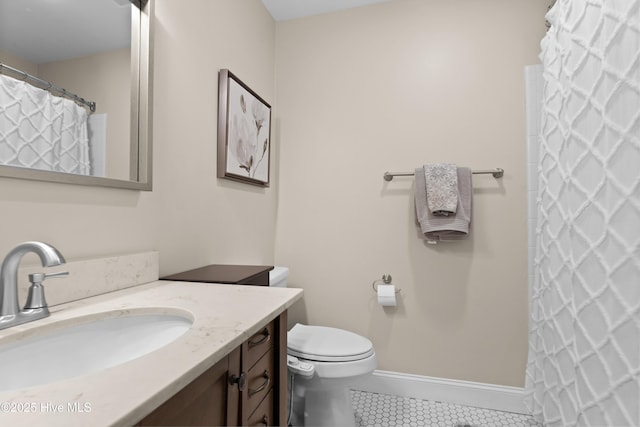 full bathroom featuring vanity, toilet, baseboards, tile patterned floors, and a shower with curtain
