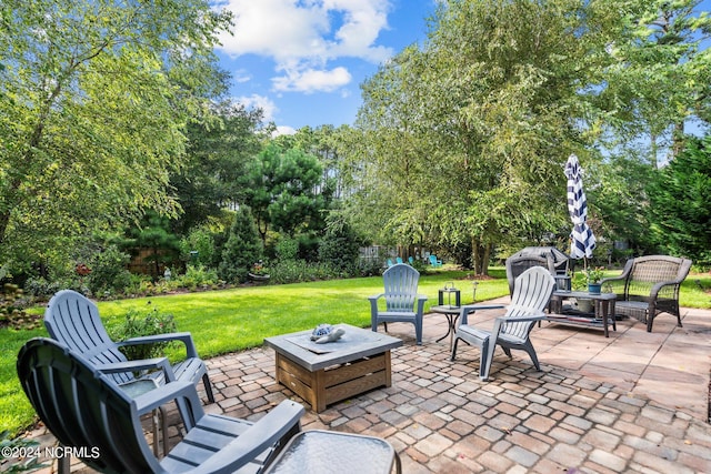 view of patio featuring a fire pit