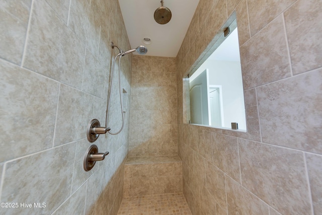 5225 National Garden Trl, Winnabow, NC 28479 - bathroom featuring a tile shower