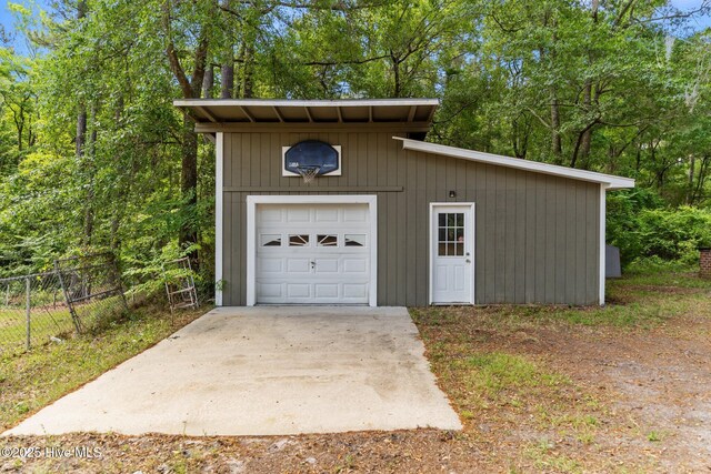 113 Rockledge Rd, Wilmington, NC 28412 - detached garage featuring fence