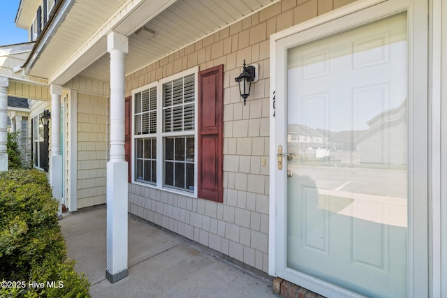 property entrance with covered porch