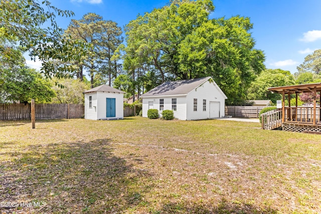 814 Latimer Dr, Wilmington, NC 28403 - view of yard featuring an outdoor structure, a detached garage, and a deck