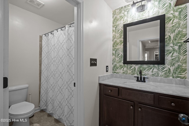 full bath featuring vanity, toilet, wallpapered walls, baseboards, and visible vents