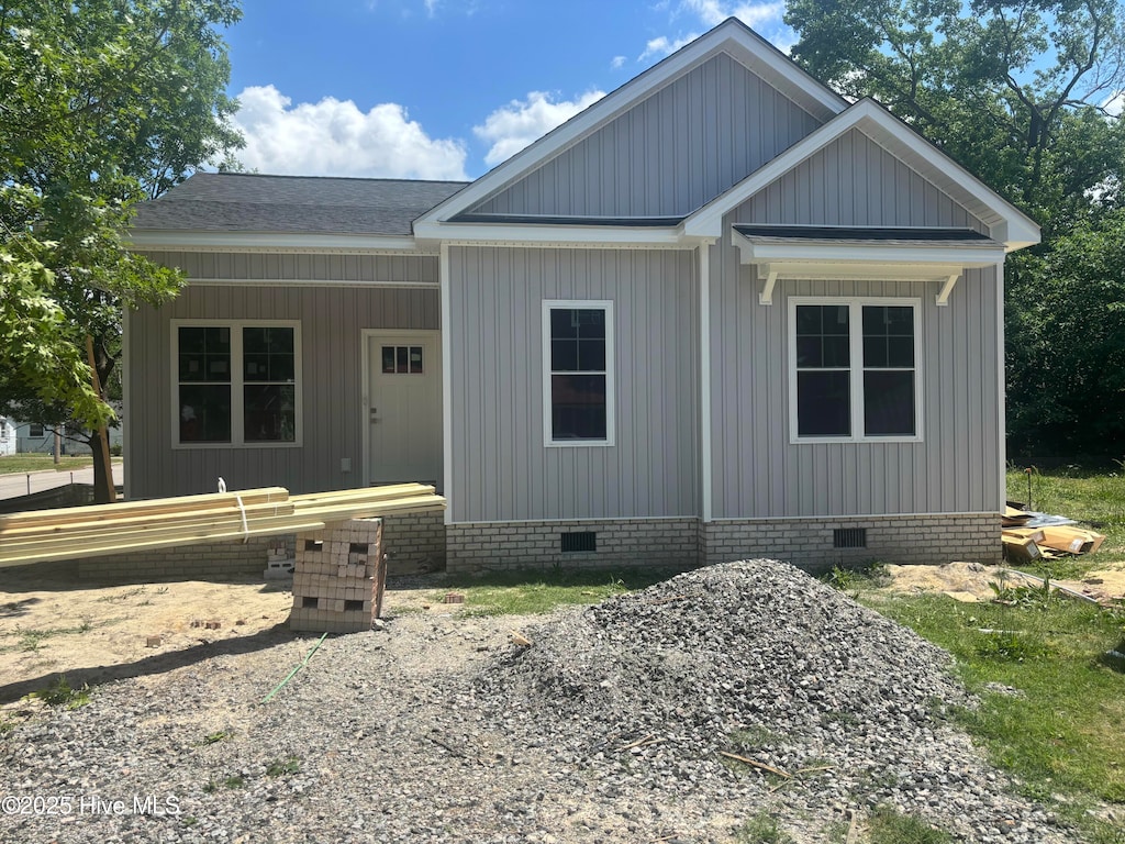 401 Singletary St SE, Wilson, NC 27893 - view of front facade featuring roof with shingles and crawl space