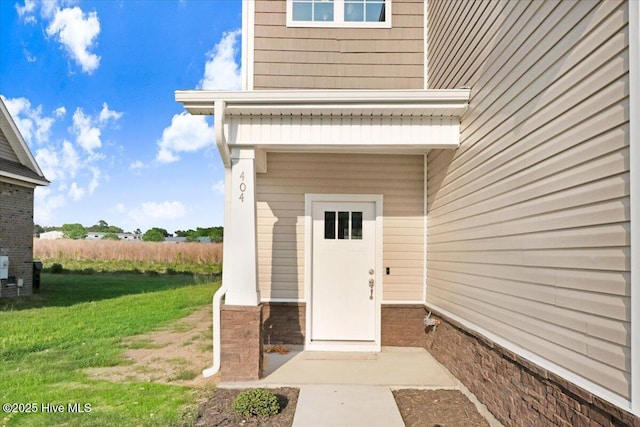 entrance to property featuring a yard