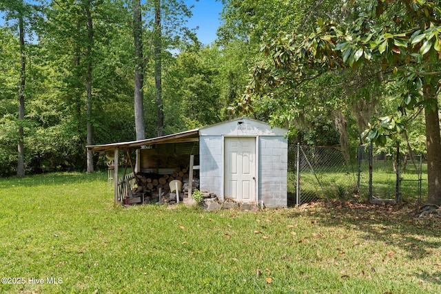 view of outdoor structure with an outdoor structure and fence