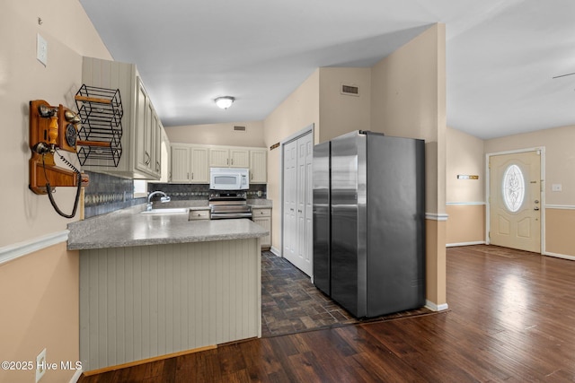 107 Palmetta Dr, Newport, NC 28570 - kitchen featuring appliances with stainless steel finishes, a sink, a peninsula, backsplash, and visible vents