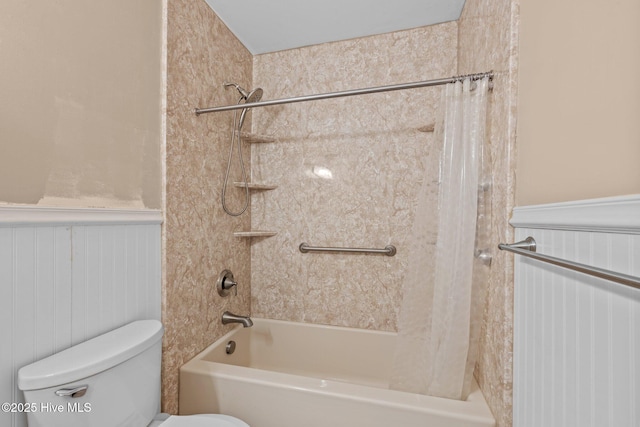 107 Palmetta Dr, Newport, NC 28570 - full bathroom featuring wainscoting, toilet, and shower / tub combo with curtain