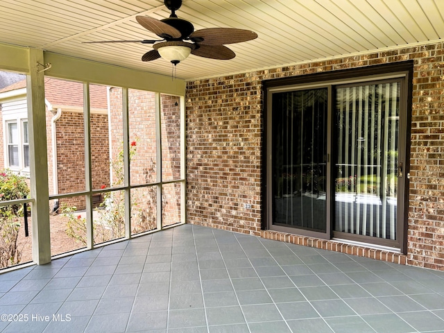 unfurnished sunroom with a healthy amount of sunlight and ceiling fan