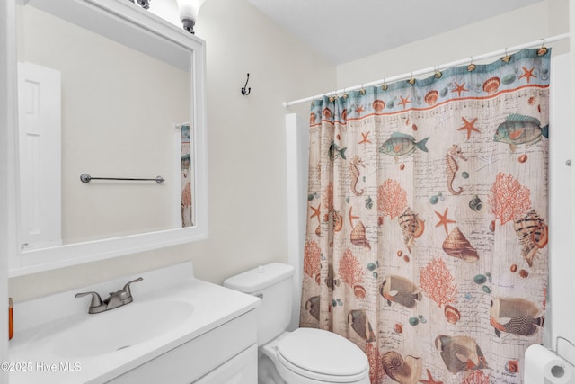 full bath with toilet, curtained shower, and vanity