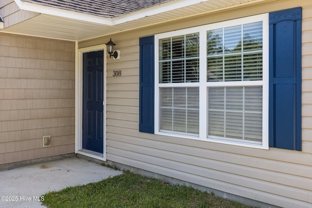 308 E Ashe St, Burgaw, NC 28425 - view of doorway to property