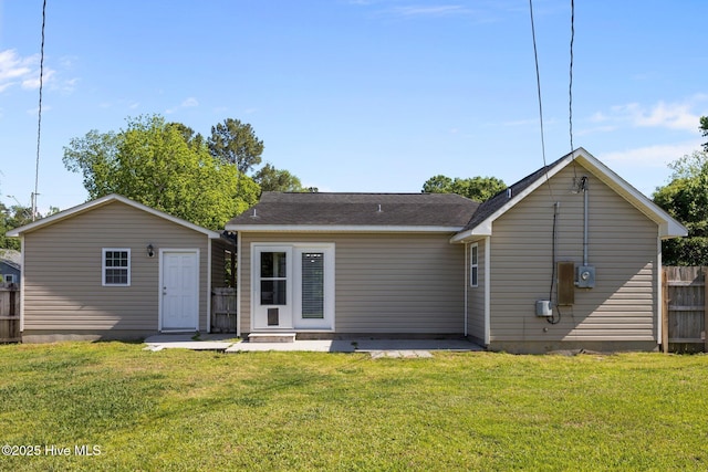 308 E Ashe St, Burgaw, NC 28425 - back of house with fence and a lawn