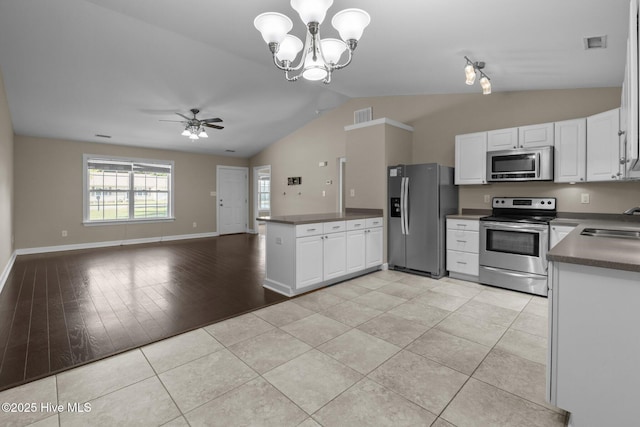 308 E Ashe St, Burgaw, NC 28425 - kitchen featuring vaulted ceiling, stainless steel appliances, a sink, and visible vents