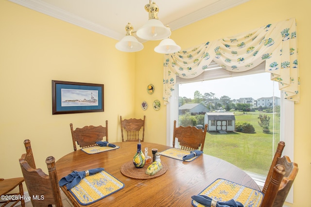 dining area with ornamental molding
