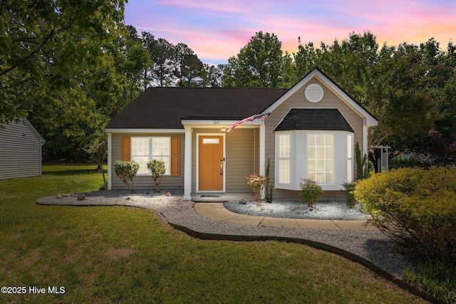 view of front facade with a lawn