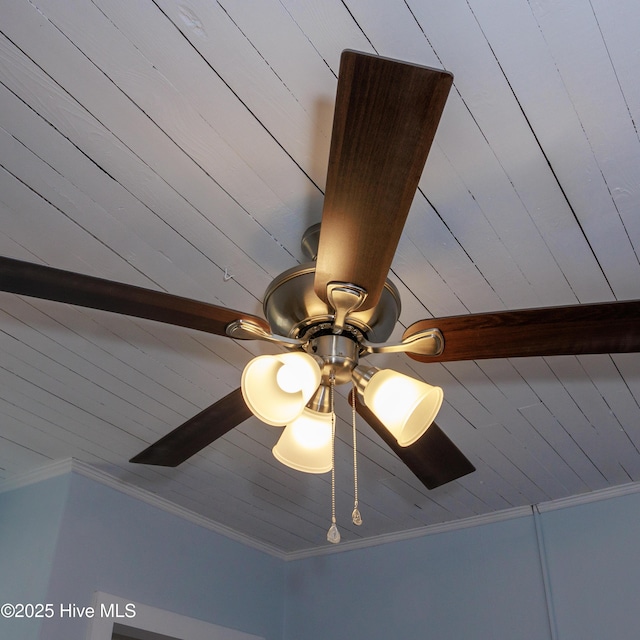details featuring crown molding and a ceiling fan
