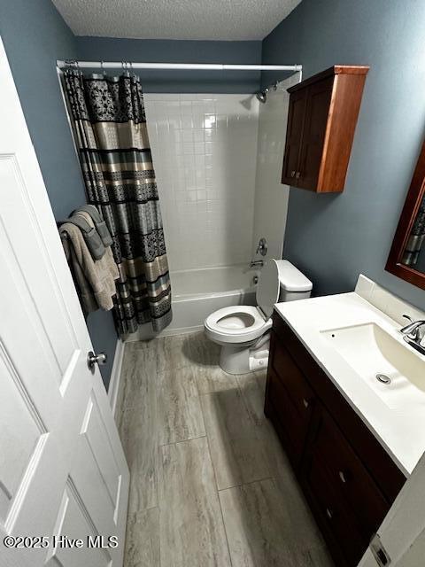 6214 Harbourside Dr, New Bern, NC 28560 - bathroom featuring toilet, shower / tub combo, a textured ceiling, and vanity
