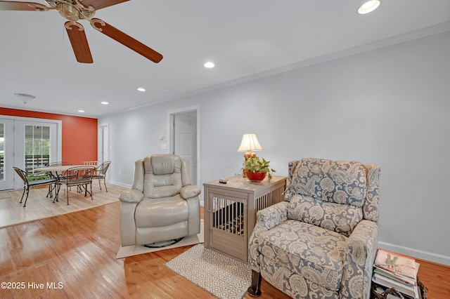 living area with crown molding, recessed lighting, ceiling fan, and wood finished floors