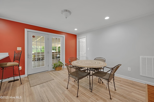 dining room with crown molding, visible vents, baseboards, recessed lighting, and light wood-type flooring