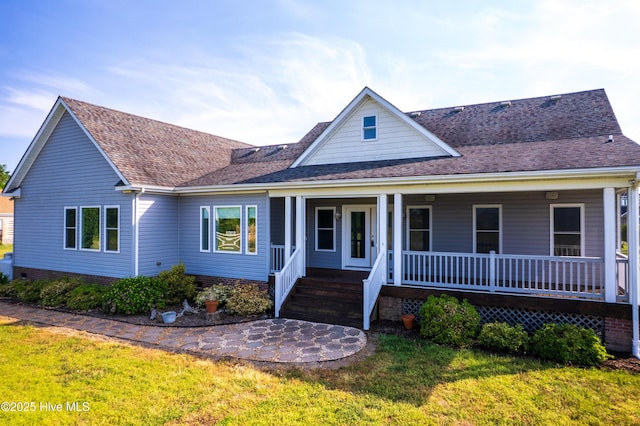 view of front of property featuring a porch, roof with shingles, and a front lawn