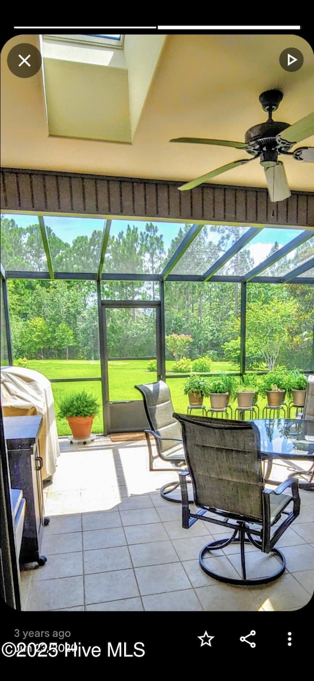 sunroom / solarium with outdoor dining space and ceiling fan