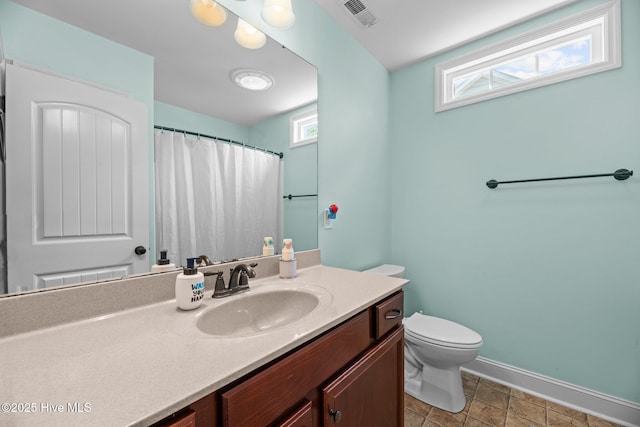 full bath featuring visible vents, baseboards, a wealth of natural light, and toilet
