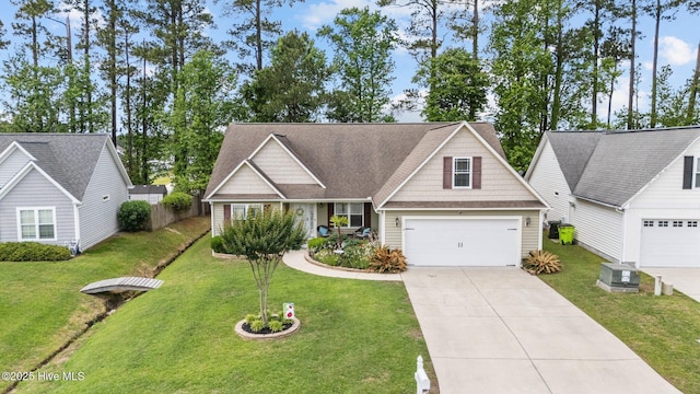 view of front of home featuring driveway and a front yard