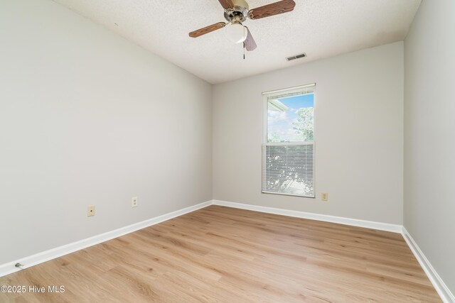 2 Cherokee Dr, Hubert, NC 28539 - unfurnished room featuring light wood-style floors, baseboards, and visible vents