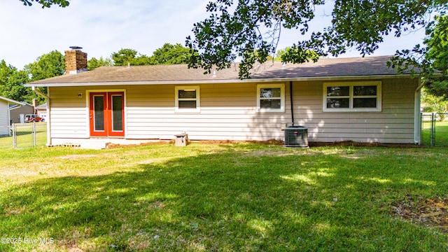 2 Cherokee Dr, Hubert, NC 28539 - view of front of house with a front lawn, fence, and a chimney
