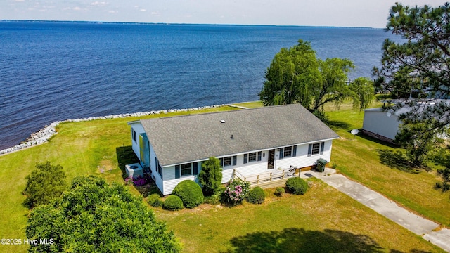 bird's eye view featuring a water view