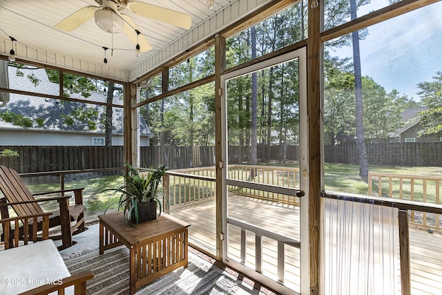 sunroom / solarium featuring a ceiling fan