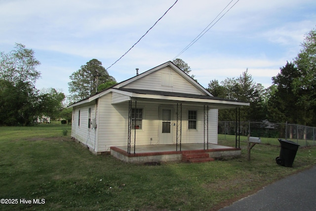 view of front of house with fence, covered porch, and a front yard