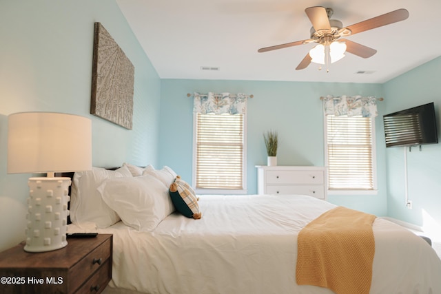 bedroom with ceiling fan
