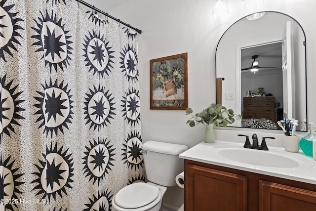 full bathroom featuring vanity, toilet, and a shower with shower curtain
