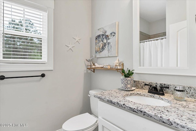 full bathroom with healthy amount of natural light, vanity, toilet, and a shower with shower curtain
