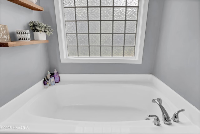 133 Fallbrook Ln, Rocky Point, NC 28457 - full bath featuring a garden tub