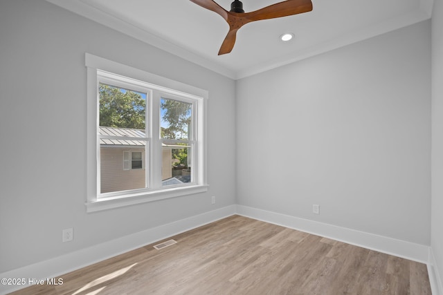 spare room with light wood-type flooring, visible vents, baseboards, ceiling fan, and recessed lighting
