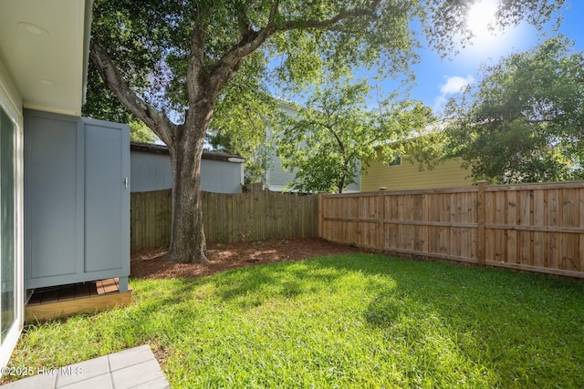 view of yard featuring a fenced backyard