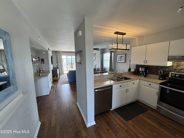kitchen with stainless steel appliances, a sink, white cabinetry, dark wood-style flooring, and under cabinet range hood