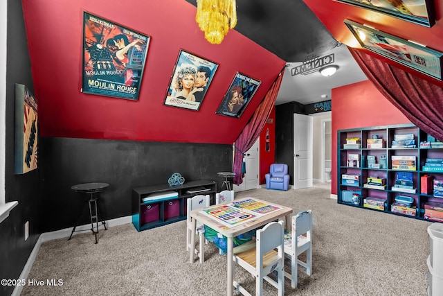 recreation room with carpet
