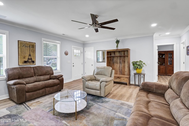 living room featuring a ceiling fan, light wood-style floors, recessed lighting, ornamental molding, and baseboards