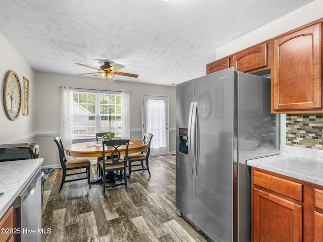 102 Flat Rock Ln, Richlands, NC 28574 - kitchen with stainless steel appliances, ceiling fan, dark wood-style floors, decorative backsplash, and a textured ceiling
